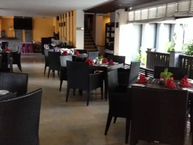 Gambar Makanan Adhiyoga Restaurant & Bar - The Lokha Legian Resort & Spa 10