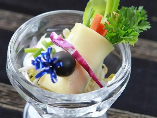Gambar Makanan Adhiyoga Restaurant & Bar - The Lokha Legian Resort & Spa 18