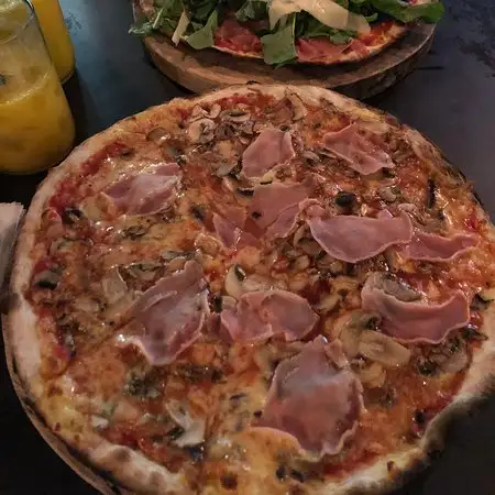 Gambar Makanan Pizza Fabbrica 7