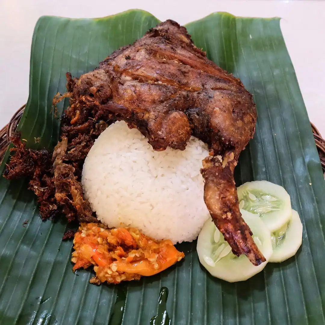 Bebek Ireng Suroboyo Cak Baz""