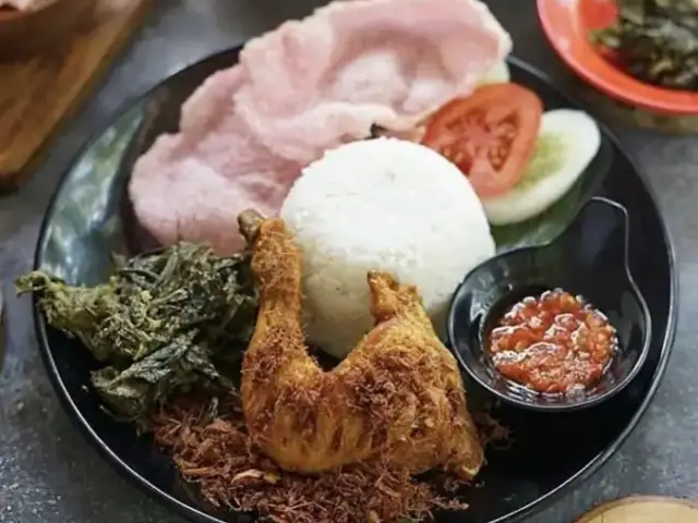 Ayam Bahagia