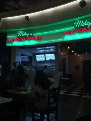 Mikey&apos;s New York Pizza Food Photo 3