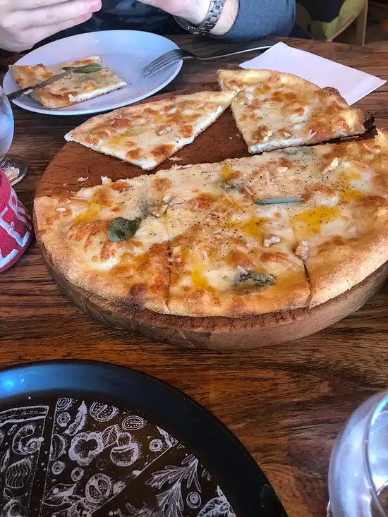 Pizzeria'nin yemek ve ambiyans fotoğrafları 5
