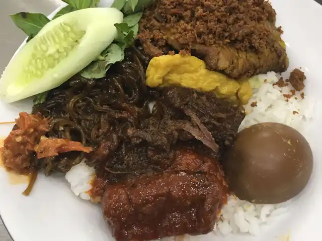 Gambar Makanan Depot Nasi Campur Pojok Tambak Bayan 18