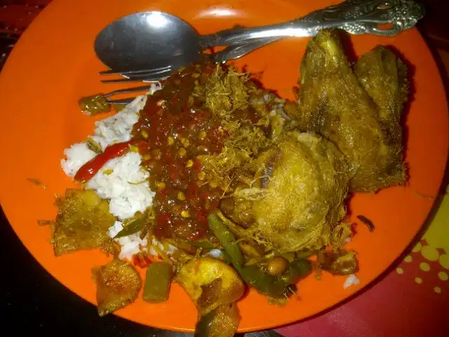 Gambar Makanan Nasi Gurih Tenda Biru 11