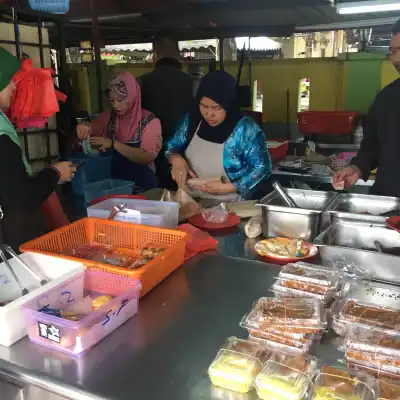 Nasi Lemak RM 1.20 @ Section 6, Kota Damansara