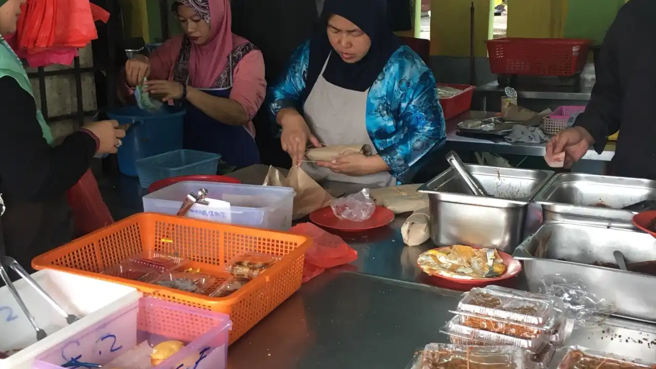 Nasi Lemak RM 1.20 @ Section 6, Kota Damansara