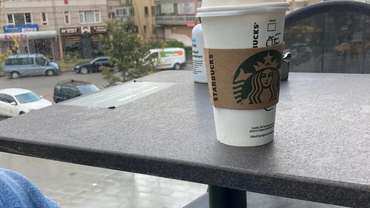 Kumru Meydan Starbucks