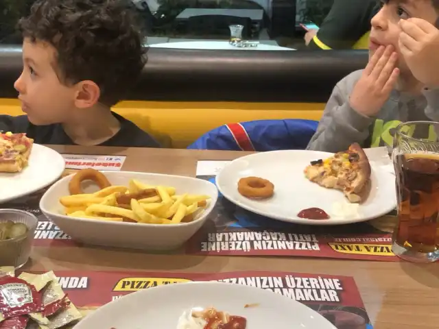 Pizza Taxi Kurttepe'nin yemek ve ambiyans fotoğrafları 4