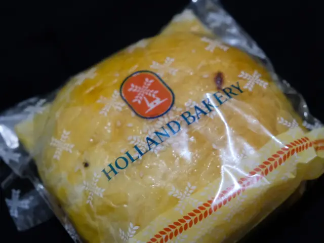 Gambar Makanan Holland Bakery 10