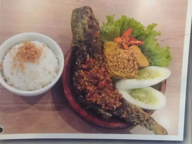 Gambar Makanan Ayam Goreng Bumbu Warisan 10