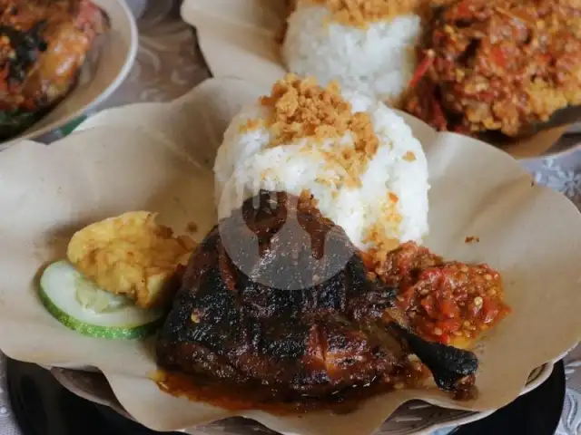 Gambar Makanan Ayam Goreng Nelongso, Pamekasan 16