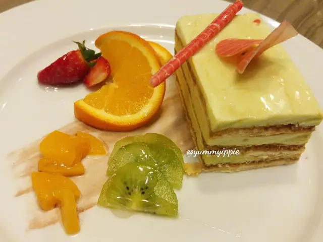 Gambar Makanan Plumeria Lounge - Hotel Grand Mercure Kemayoran 7