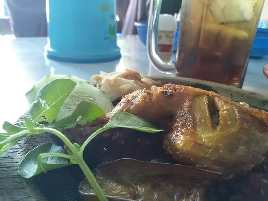 Gambar Makanan Ayam Goreng Cobek 6