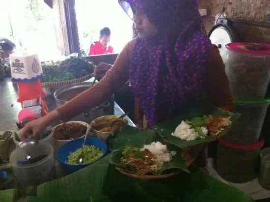 Gambar Makanan Pecel Pincuk Kalibata 12