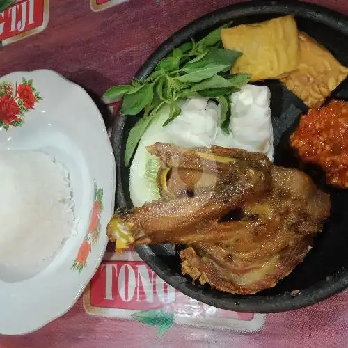 Gambar Makanan Warung Bu Tiya Penyet Goreng & Bakar, Banjarmasin Timur 6