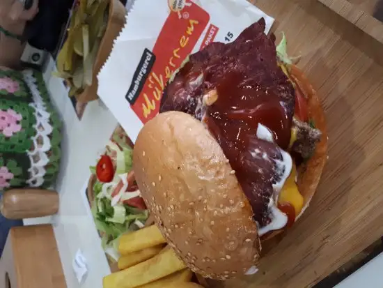 Hamburgerci Mükerrem'nin yemek ve ambiyans fotoğrafları 3
