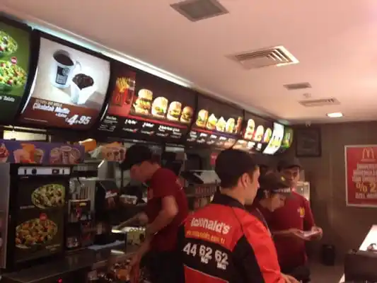 McDonald&apos;s'nin yemek ve ambiyans fotoğrafları 1