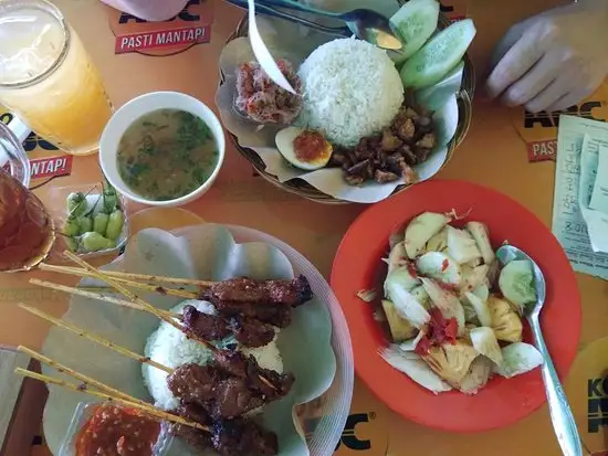 Gambar Makanan Sate Babi Bawah Pohon 19