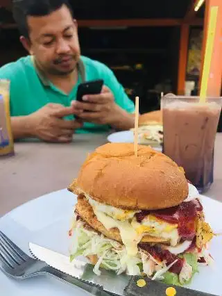 bowtuck burger padang durian