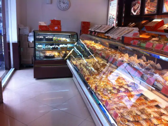 Gambar Makanan Holland Bakery 8