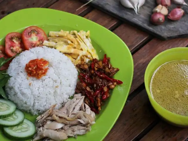 Nasi Gurih Ayam Suwir Mbah Amo, Gowongan