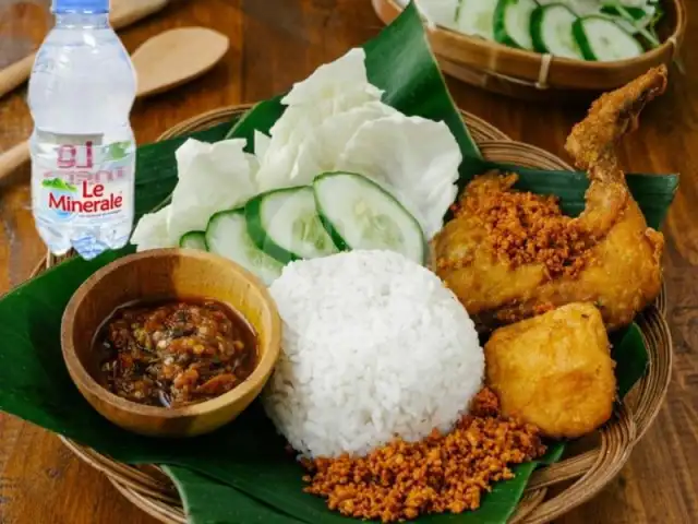 Gambar Makanan Ayam Goreng Lemoe, Kayu Jati 18