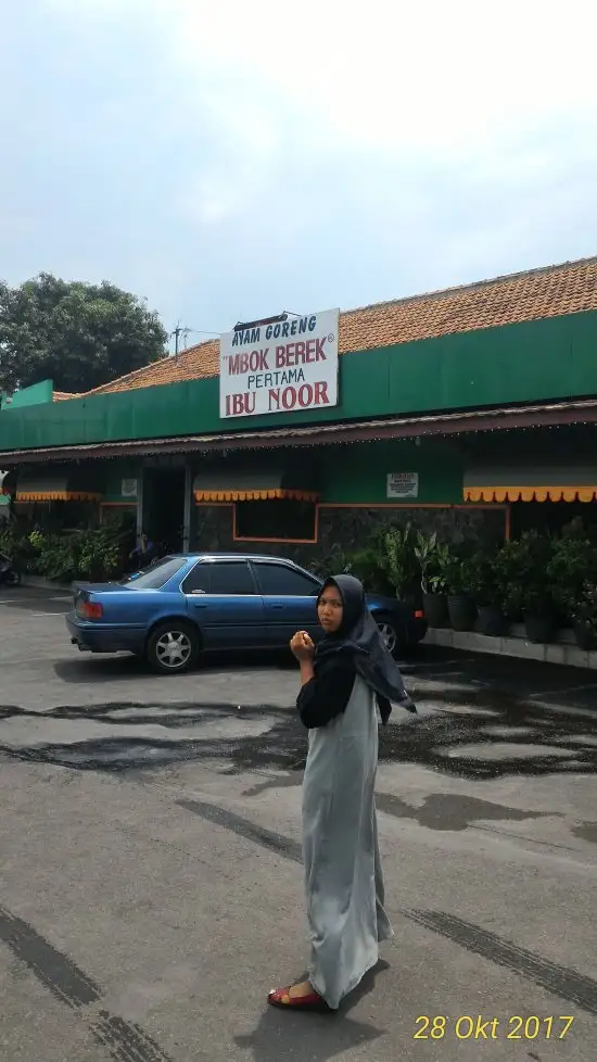 Gambar Makanan Ayam Goreng Mbok Berek Asli 10