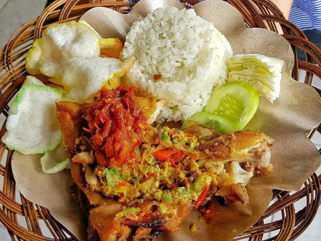 Gambar Makanan Ayam Gebuk Mbah Gembul 5