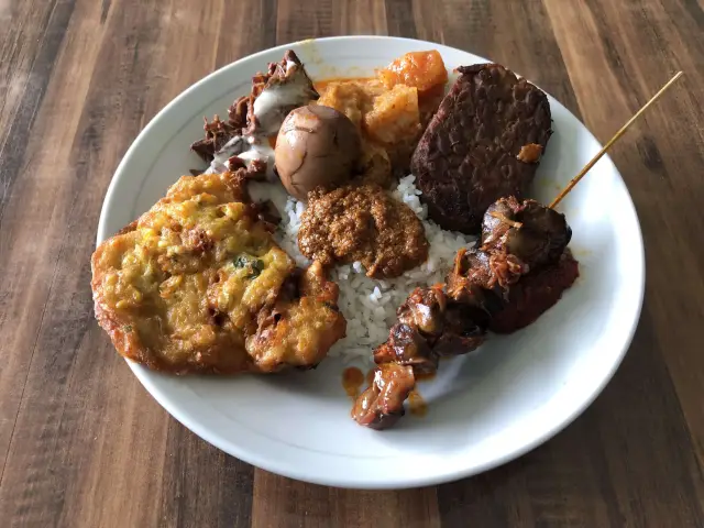 Gambar Makanan Gudeg & Ayam Bakar Madukoro Ibu Ari 8