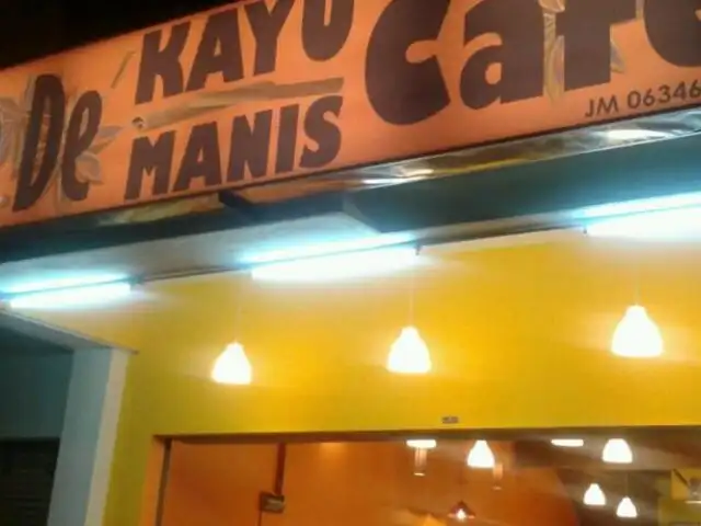 De' Kayu Manis Café