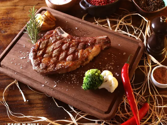 EAST N BULL STEAK HOUSE'nin yemek ve ambiyans fotoğrafları 2