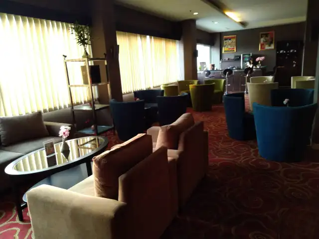 Gambar Makanan Lobby Lounge - Salak Padjadjaran Hotel 3