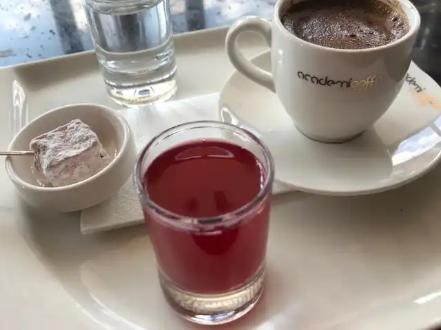 Academic Hospital Pierreloti Cafe'nin yemek ve ambiyans fotoğrafları 4