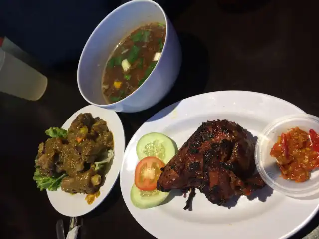 Gambar Makanan Sop Buntut Ibu Henny 17