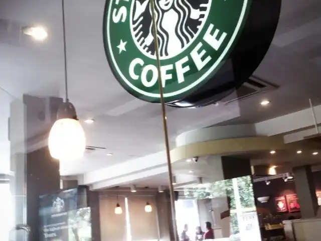 Gambar Makanan Starbucks TIS Square 1