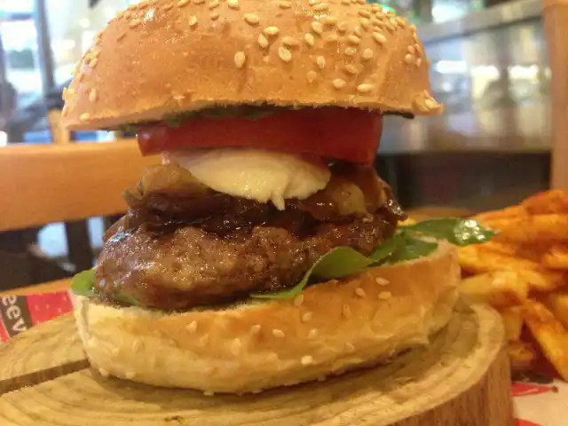 Beeves Burger & Steakhouse'nin yemek ve ambiyans fotoğrafları 5