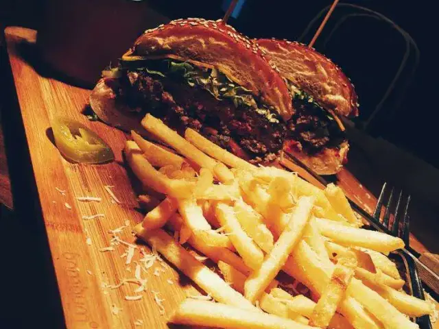 Burgerhood'nin yemek ve ambiyans fotoğrafları 16