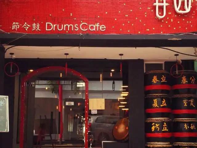 24 Festive Drums Cafe