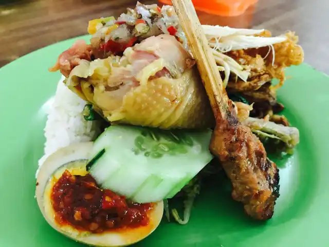 Gambar Makanan Warung Sak Ade Asli Gianyar 10