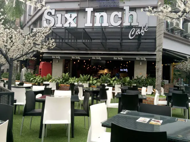 Six Inch Cafe Food Photo 3