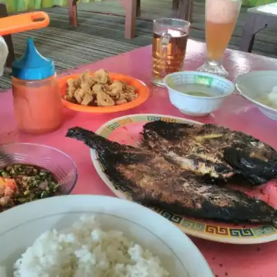 Ikan Bakar "Etong"