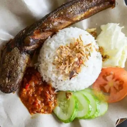 Gambar Makanan Ayam Geprek Sambal Ijo Bang Zuki, Sudirman 13