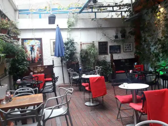 Mephisto Kitabevi & Cafe - Beyoğlu'nin yemek ve ambiyans fotoğrafları 43