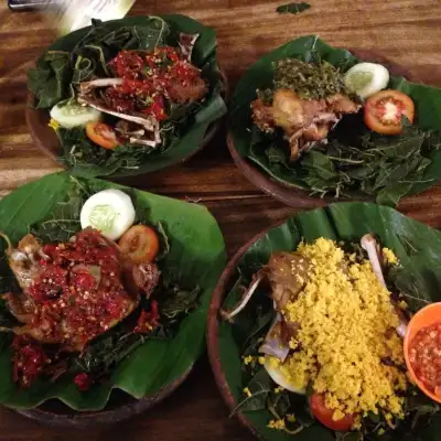 Bebek & Ayam Goreng Sari Rasa Pak Ndut - Solo