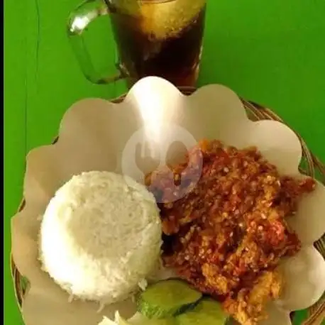 Gambar Makanan Ayam Geprek Uwo, Wolter Monginsidi 5