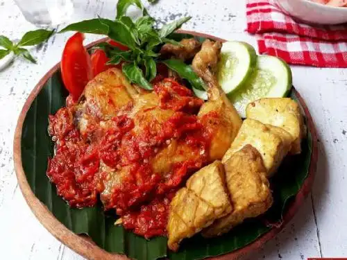 Ayam Penyet D'Pawon Janitra, Kapten Abdul Haq