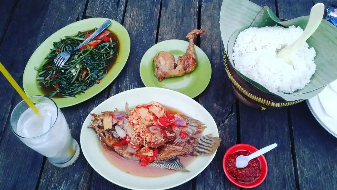 Rumah Makan Saung Talaga