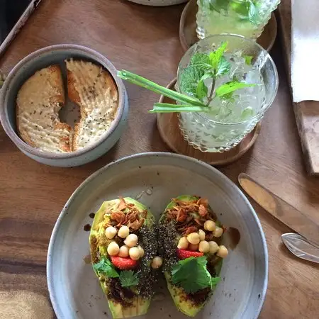 Gambar Makanan Avocado Warung Ubud 15