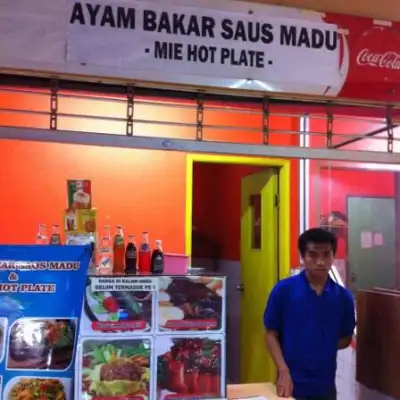 Ayam Bakar Saos Madu & Mie Hot Plate